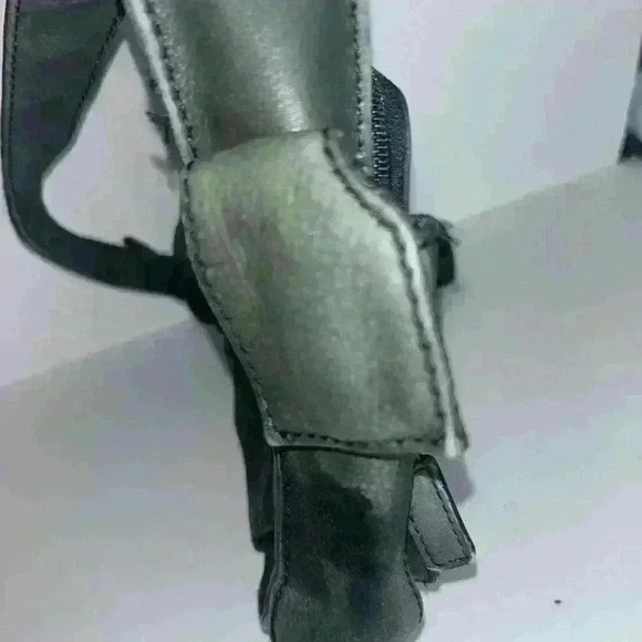 FOSSIL Gray Washed Leather Pebbled Crossbody Saddle Bag Purse Organizer Preowned - Picture 4 of 8